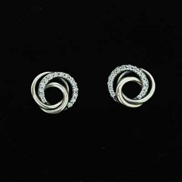 Aretes círculos entrelazados