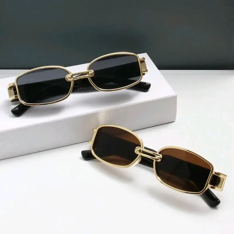 Gafas de sol con montura metálica cuadrada