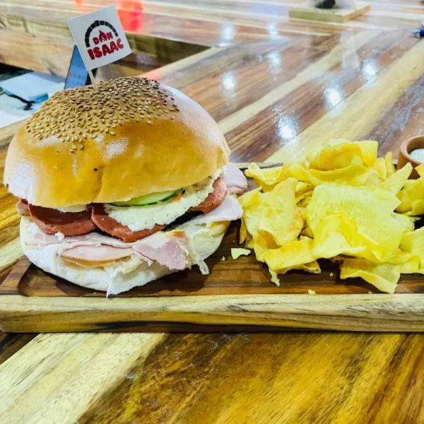 Hamburguesa de Chorizo, Jamón y Queso