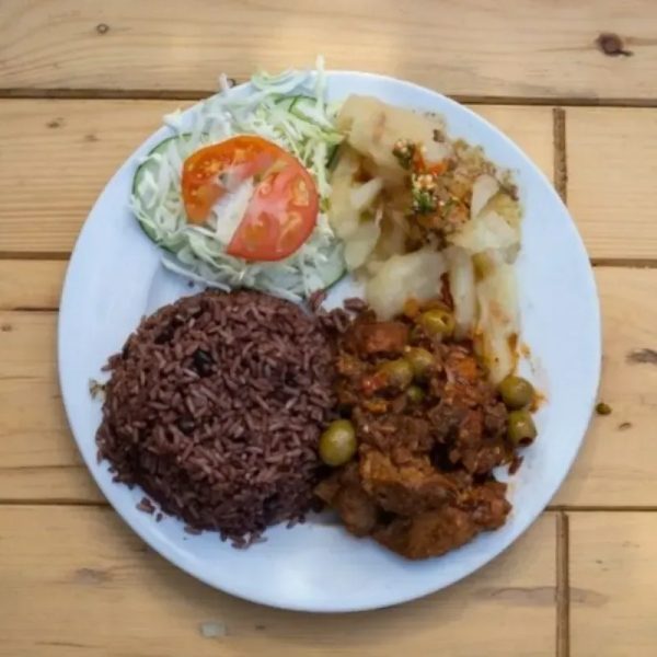 Fricasé de cordero con aceitunas y cebolla