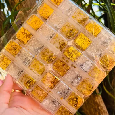 Papel oro en pedacitos