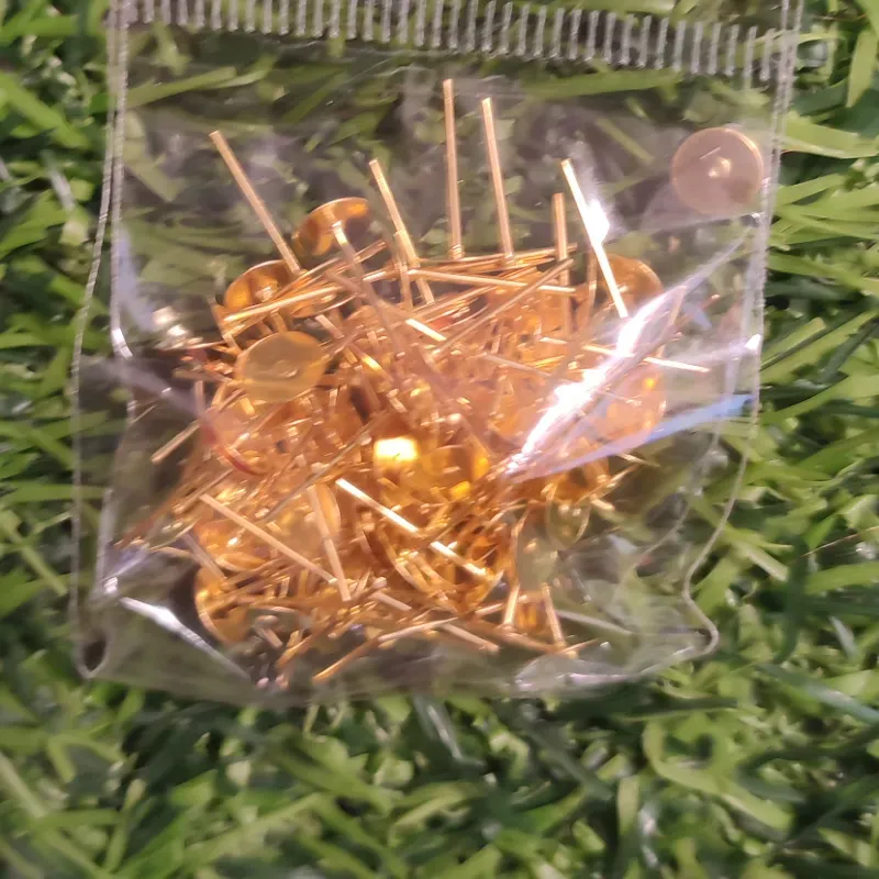 Base de arete dorado