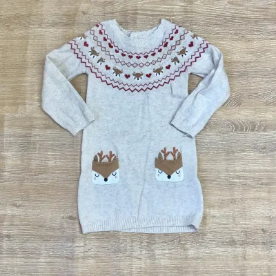 Vestido con renos y corazones