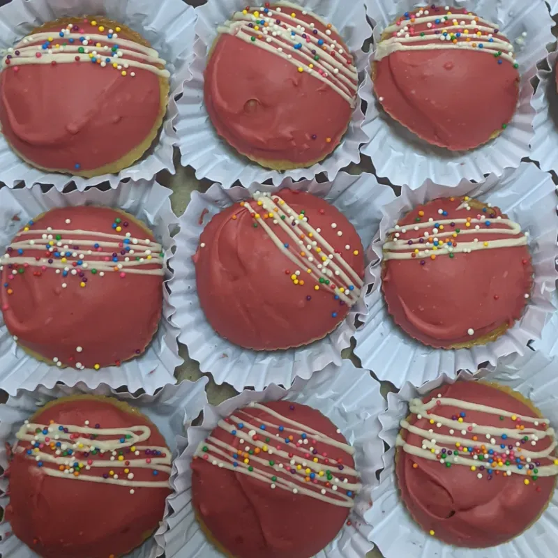 CUPCAKES CON COBERTURA DE CHOCOLATE BLANCO