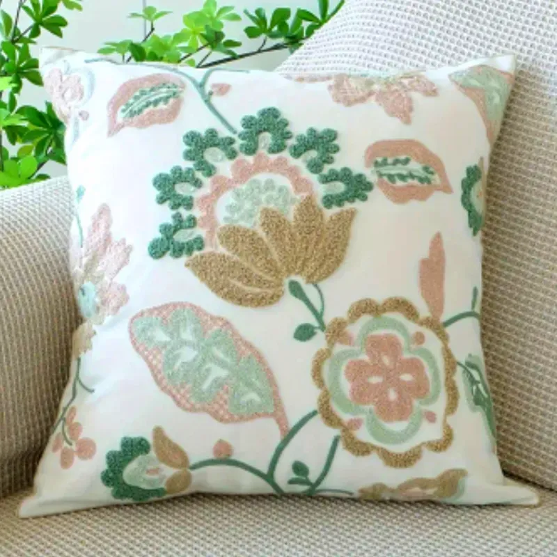 Cojín bordado