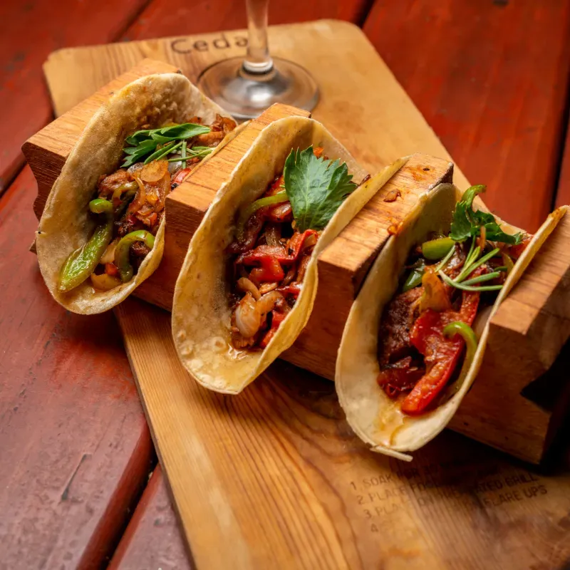 Tacos mixto al pastor (pollo, cerdo, camarones y piña)