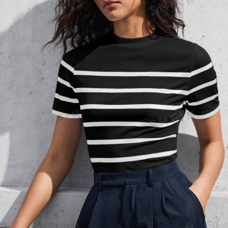 Pullover negro con rayas