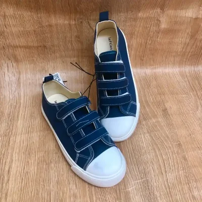 Zapatos color azul oscuro