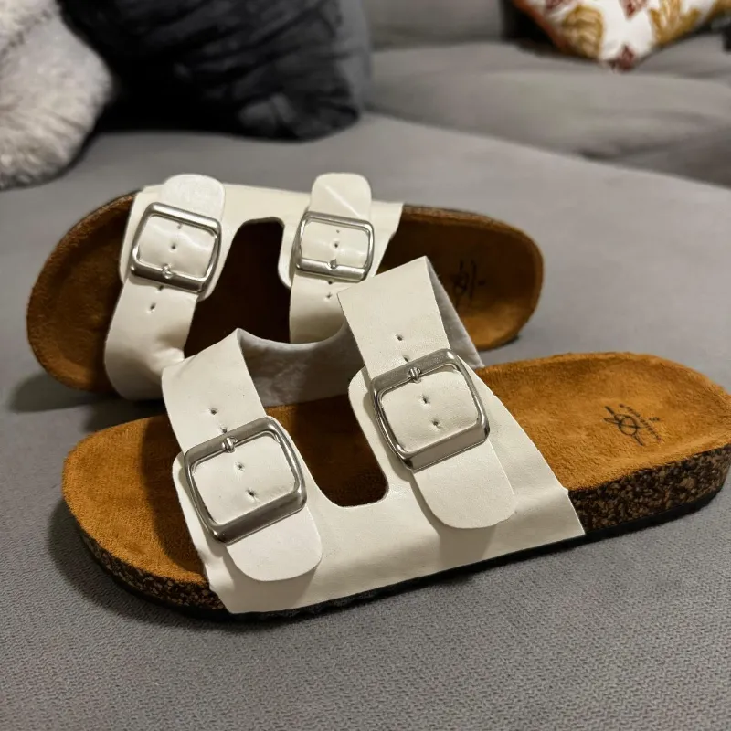 Sandalias prácticas blancas