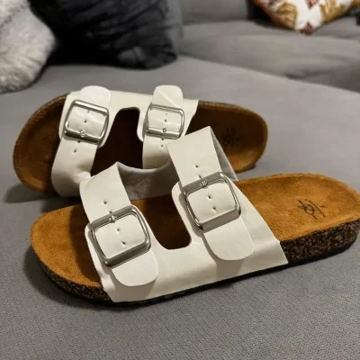 Sandalias prácticas blancas