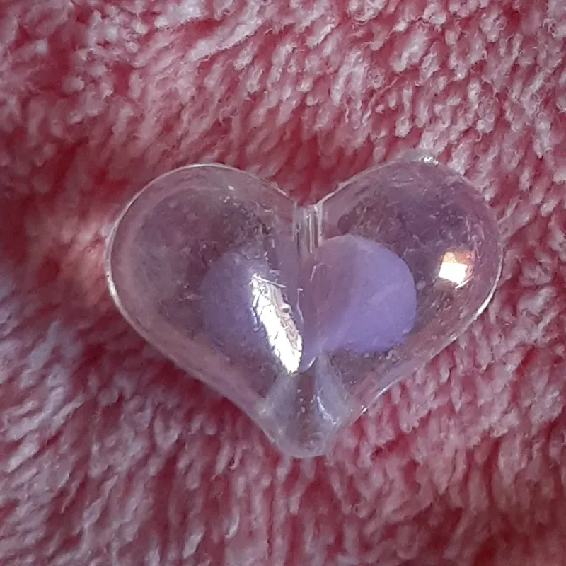 Corazón mediano ancho centro morado