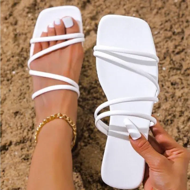 Sandalias Blancas Planas de Tiras Finas