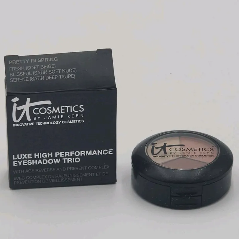 It Cosmetics  sombra de ojos trío