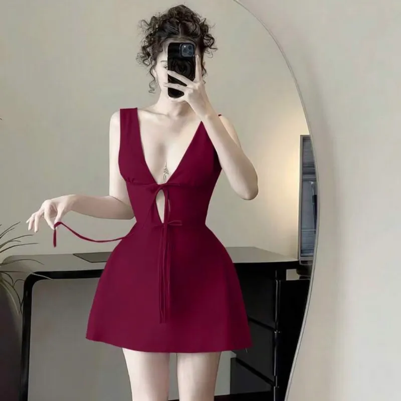 Vestido rojo vino con lazos delante