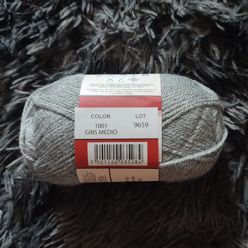 Estambre color gris medio