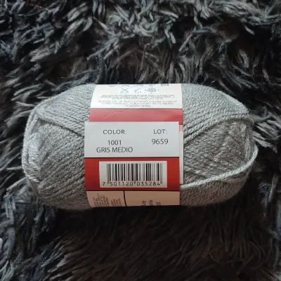 Estambre color gris medio