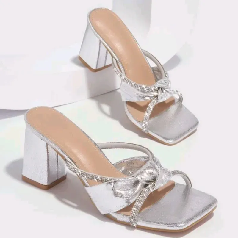  Zapatos de tacón cuadrado — Plateado