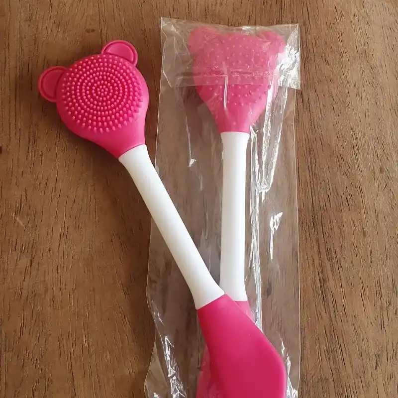 Cepillo limpiador + espátula