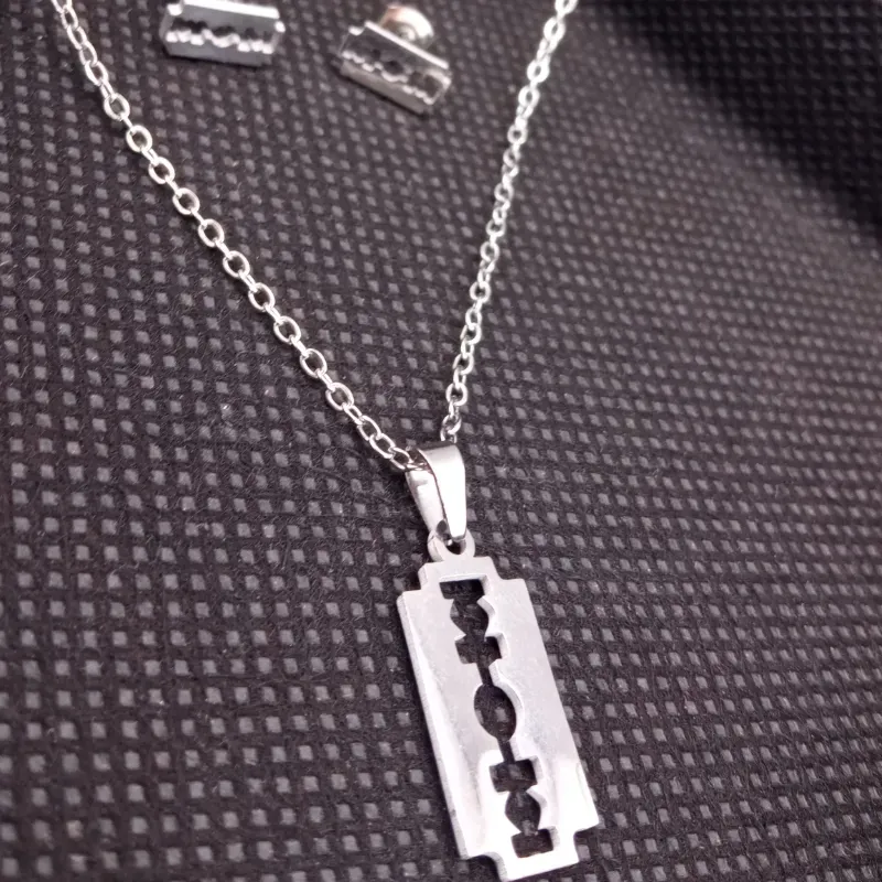 Set de Collar y Aretes de Cuchillas