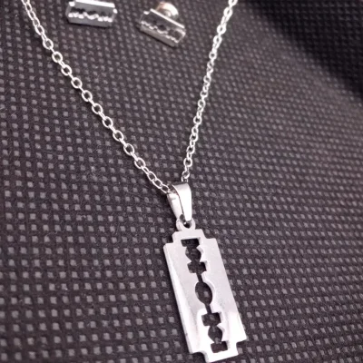 Set de Collar y Aretes de Cuchillas