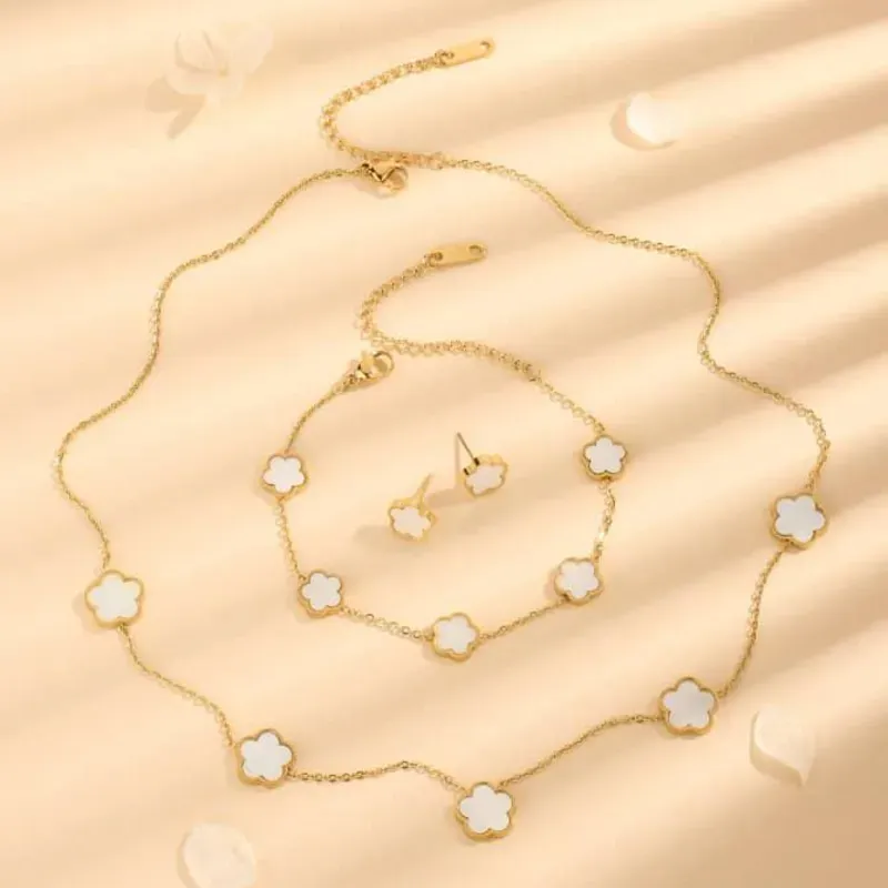  Set Floral Dorado – Delicadeza y armonía en cada pieza