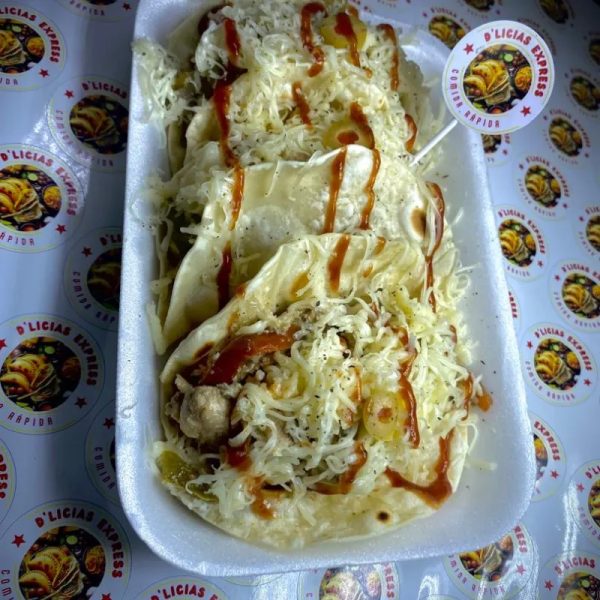 Tacos de pechuga de pollo con queso gouda