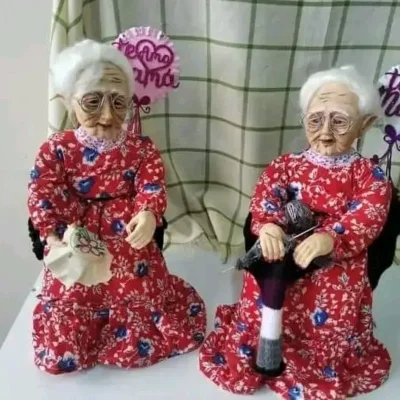 Ancianita bordadoras