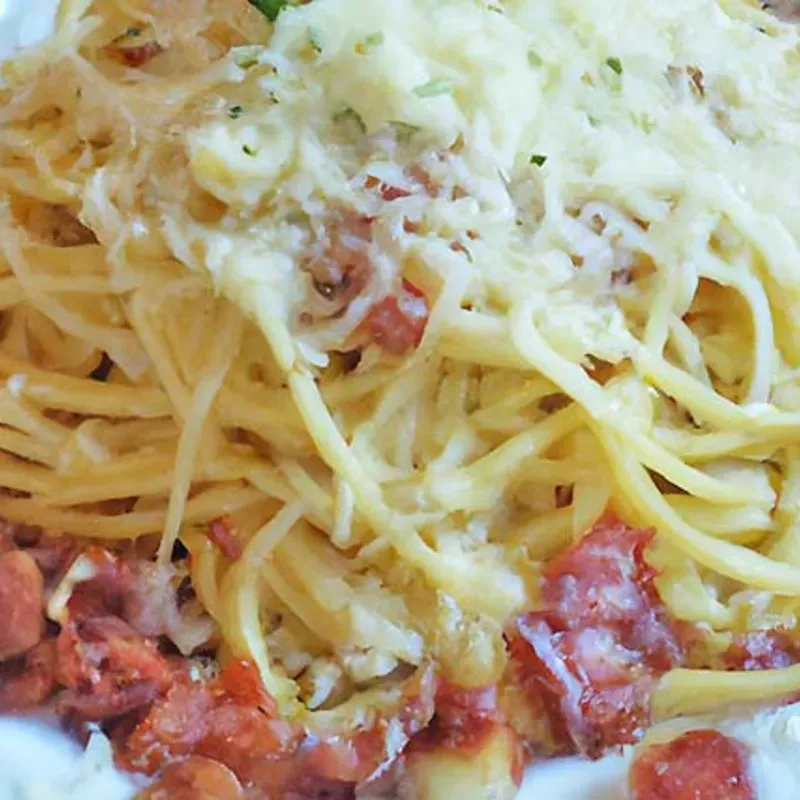 Espaguetis c/ Lomo Ahumado Queso Blanco