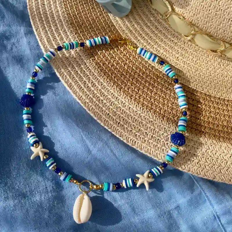 Collar veraniego de fimos con dije de caracol