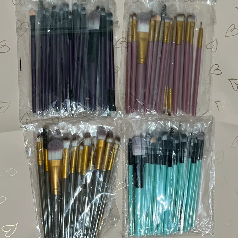 Set de 20 Brochas Grandes De Maquillaje