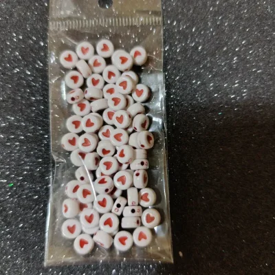 Cuenta con fondo blanco y corazón ❤️ relleno