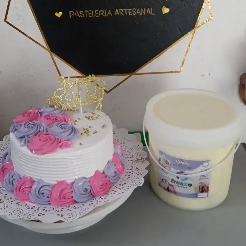 Cake de vainilla con helado