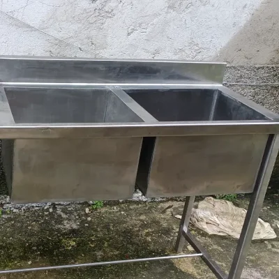 Mesa con fregadero de dos senos