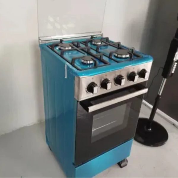 Fogón con horno de 4 quemadores