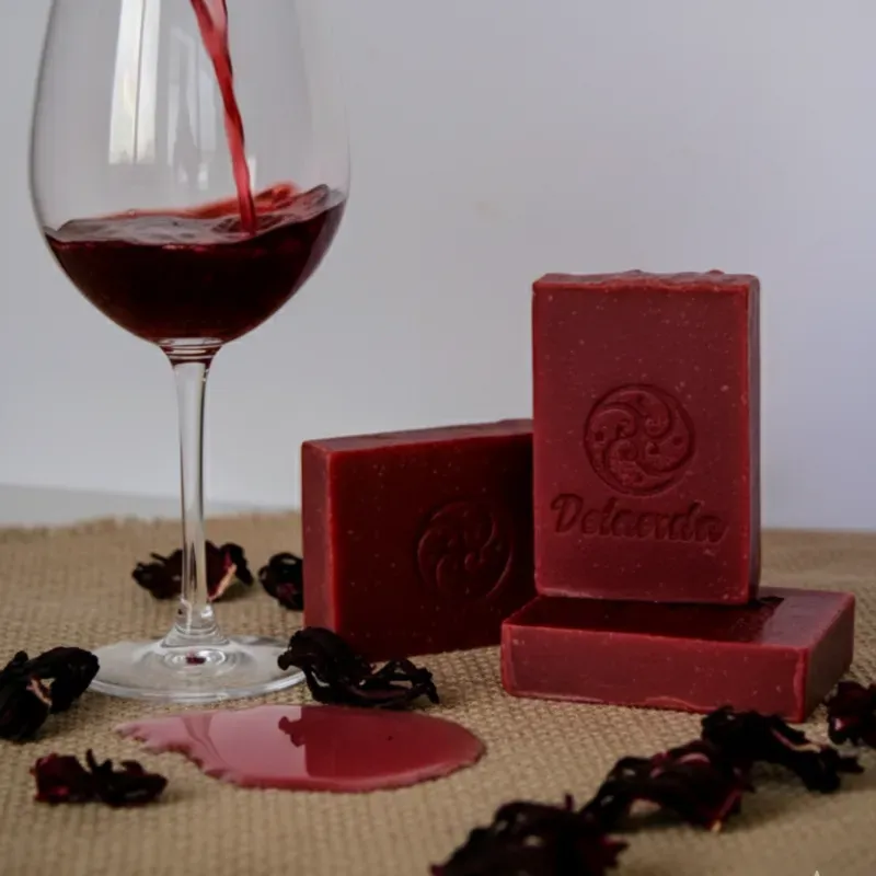 Jabón de flor de Jamaica y vino tinto
