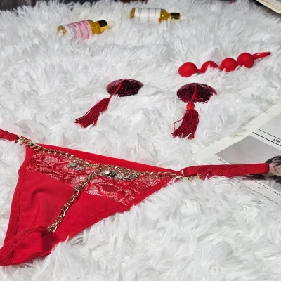 Conjunto de lencería Hilos con cadena + Pezoneras con lentejuelas y colgante Rojo