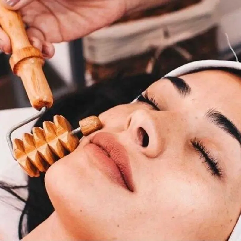 Limpieza facial con maderoterapia