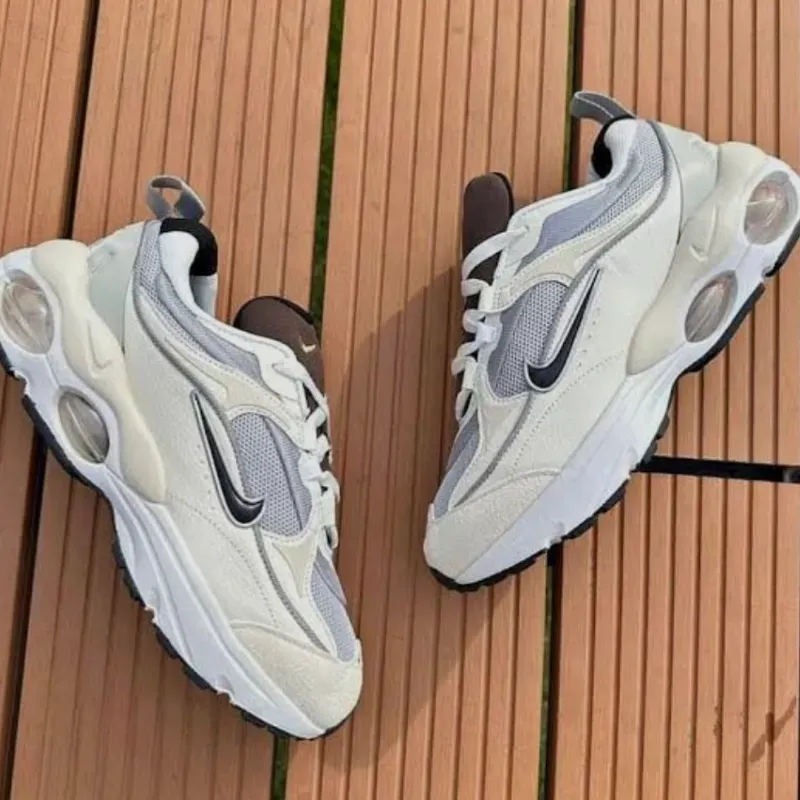 Nike valvulas beige y carmelitas