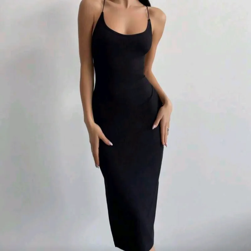 Vestido negro minimalista