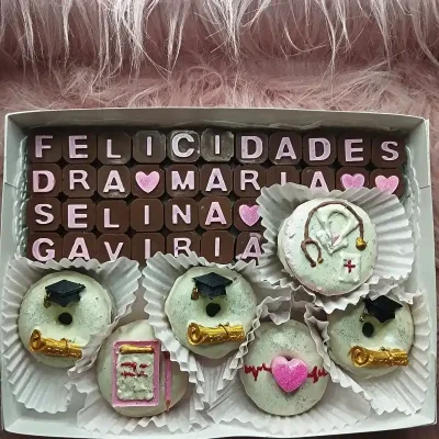 ‍⚕️‍⚕️‍⚕️Caja de 6 minidonas temática Graduación‍⚕️‍⚕️‍⚕️