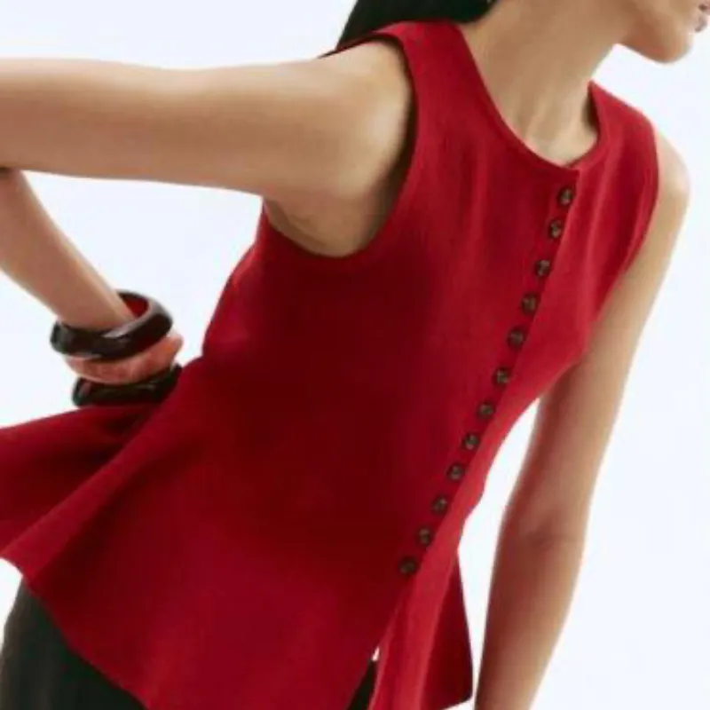 Blusa roja con botones