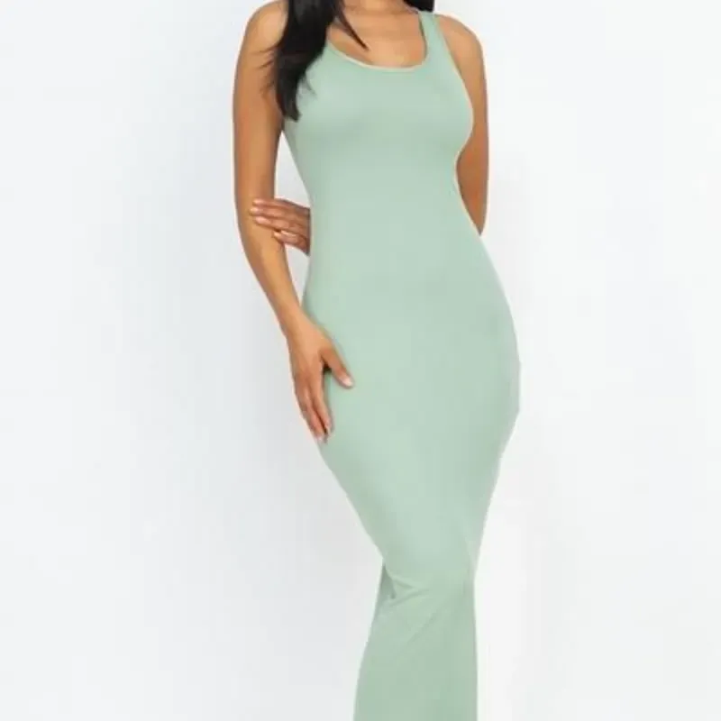 Vestido largo con tirantes color verde claro