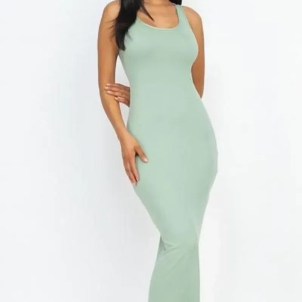 Vestido largo con tirantes color verde claro