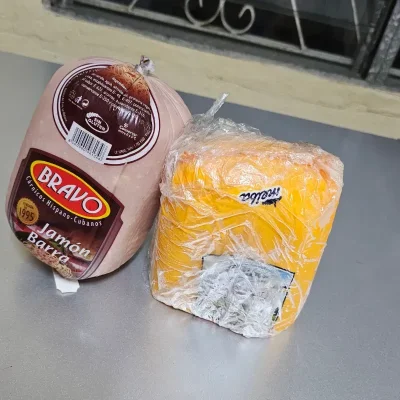 Conjunto de Jamón Bravo y mitad de Queso Gouda