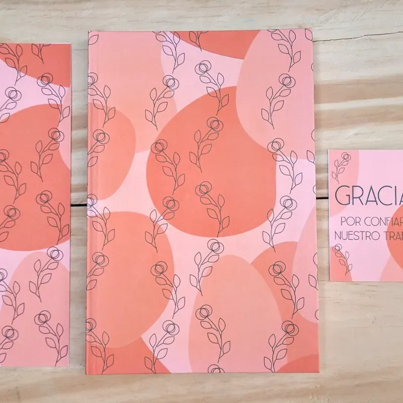 Agenda naranja de flores