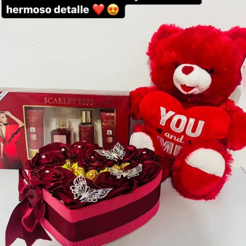 Peluche grande,corazón de rosas con bombones y set de perfumería