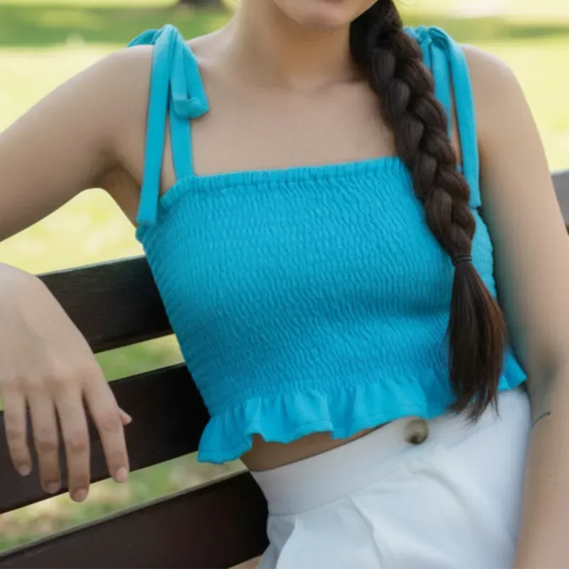 Blusa corta con hilo elástico y tirantes ajustables