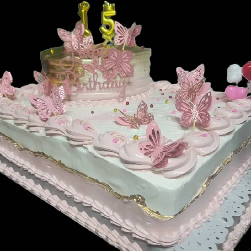 Torta Rectangular de Dos Niveles Cobertura Simple