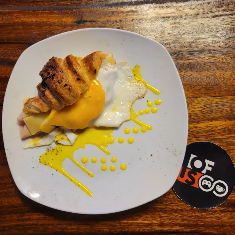 HUEVO,  JAMÓN Y QUESO