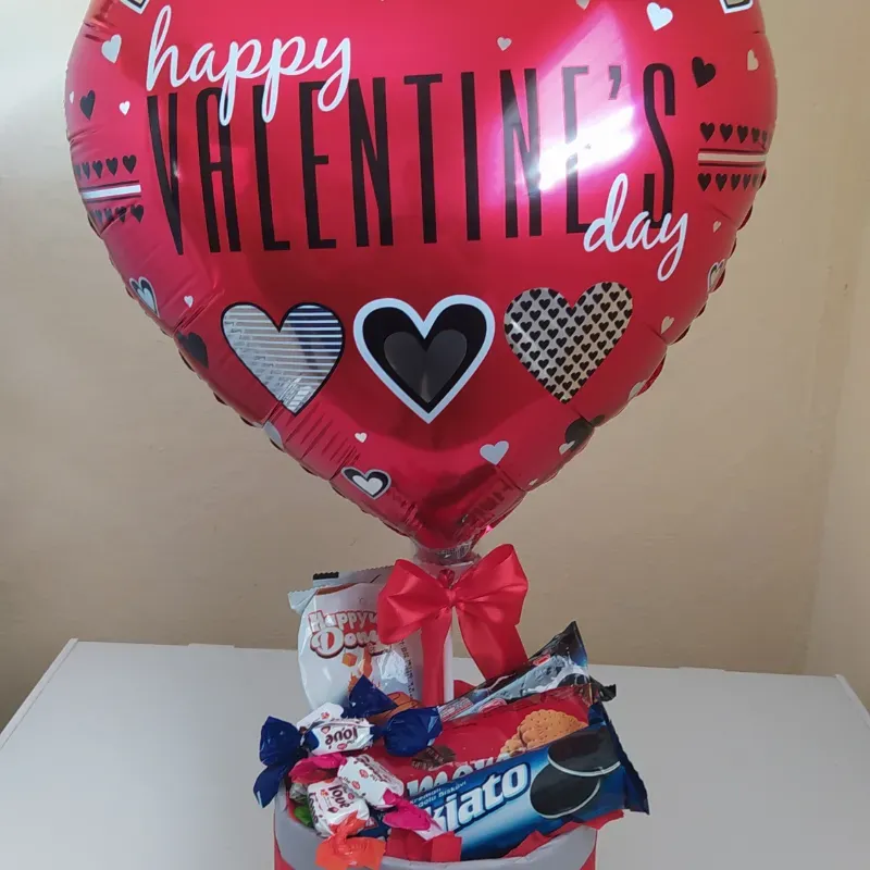 Caja de regalo con globos